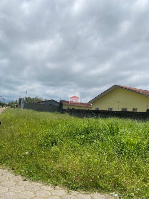 Terreno de esquina no M. Helen