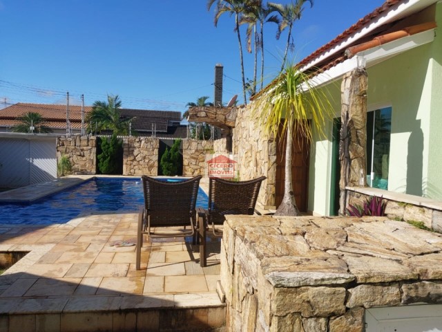 LINDA CASA COM 2 TERRENOS