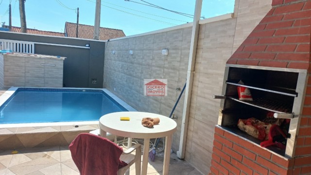 Casa nova com piscina