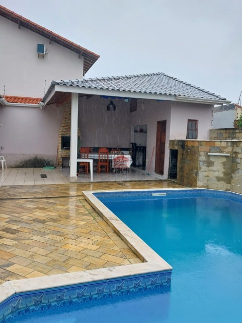 Sobrado maravilhoso com piscin